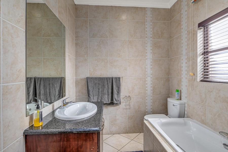 3 Bedroom Property for Sale in Glenvista Gauteng