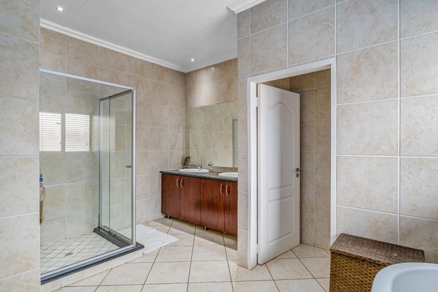 3 Bedroom Property for Sale in Glenvista Gauteng