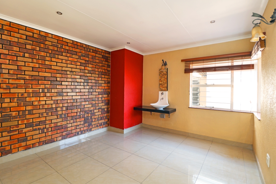 To Let 3 Bedroom Property for Rent in Woodmead Gauteng