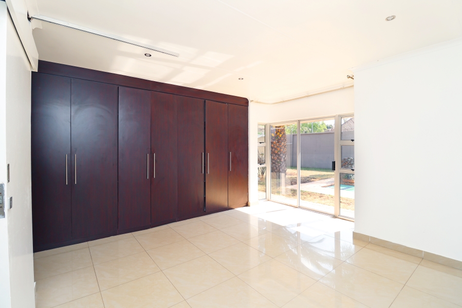 To Let 3 Bedroom Property for Rent in Woodmead Gauteng