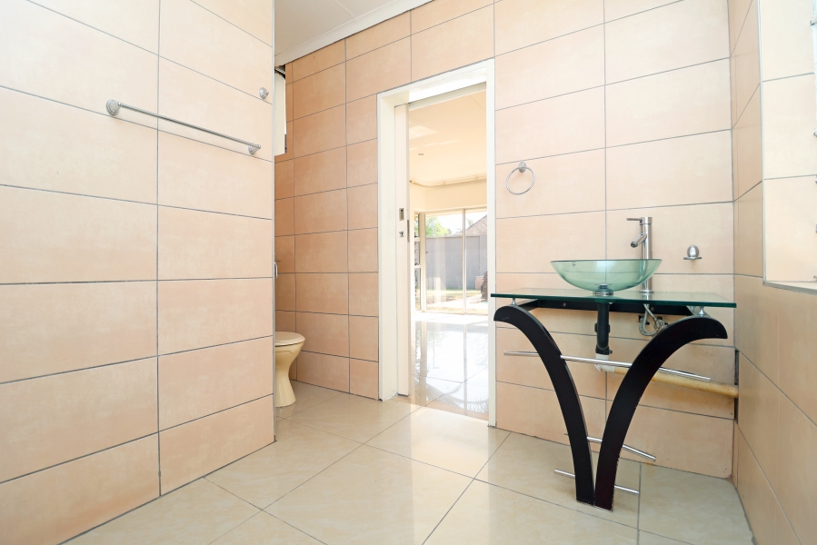To Let 3 Bedroom Property for Rent in Woodmead Gauteng