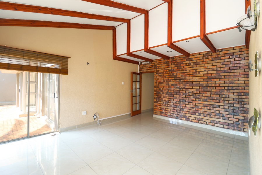 To Let 3 Bedroom Property for Rent in Woodmead Gauteng