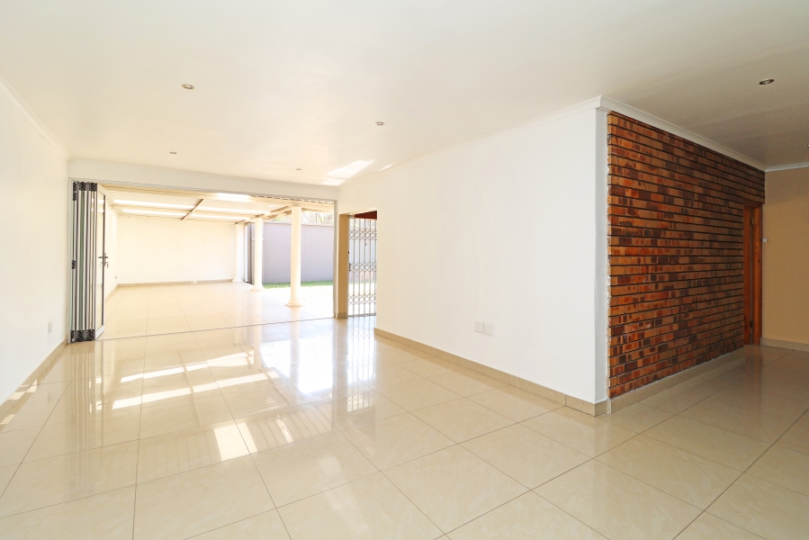 To Let 3 Bedroom Property for Rent in Woodmead Gauteng