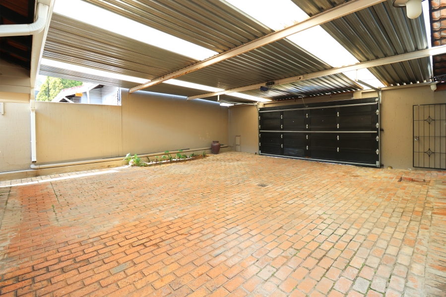 To Let 3 Bedroom Property for Rent in Woodmead Gauteng