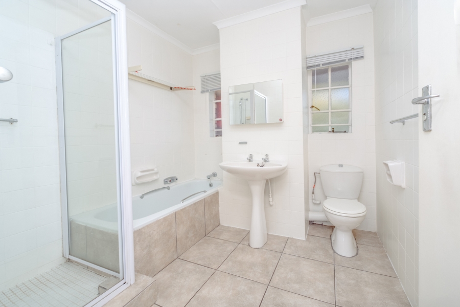 1 Bedroom Property for Sale in Bryanston Gauteng