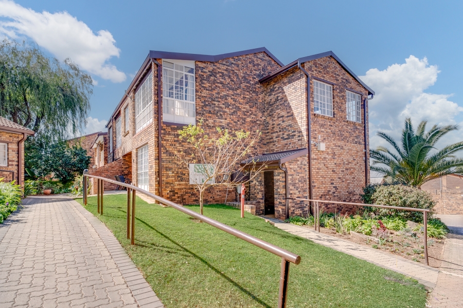 1 Bedroom Property for Sale in Bryanston Gauteng