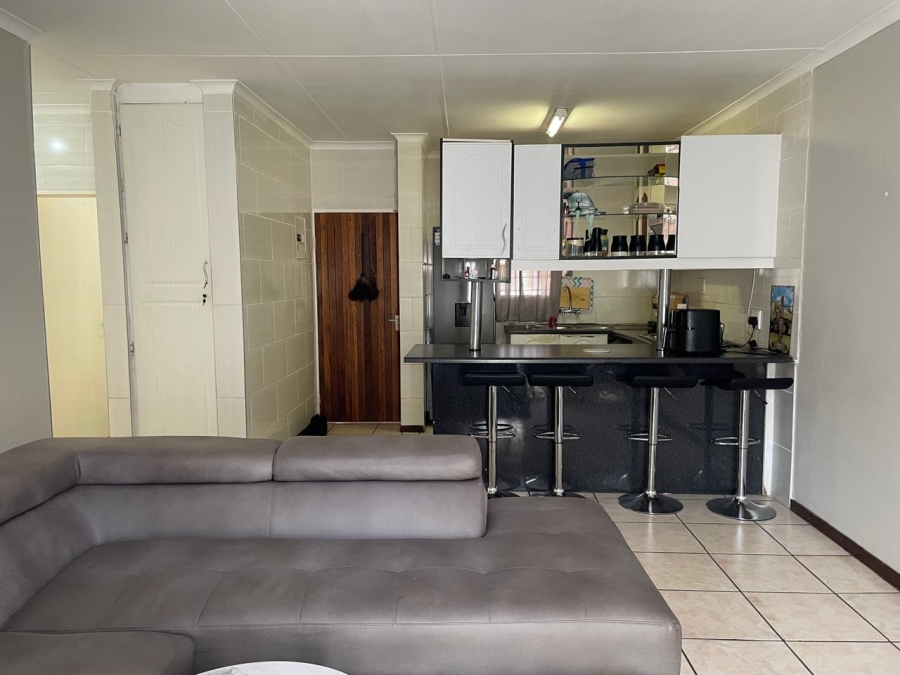 3 Bedroom Property for Sale in Die Hoewes Gauteng