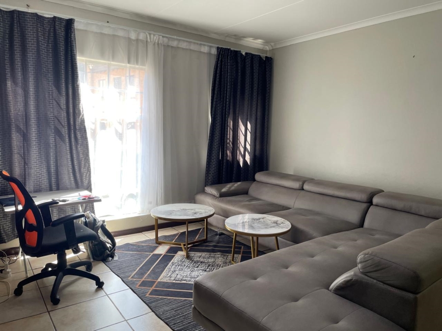 3 Bedroom Property for Sale in Die Hoewes Gauteng
