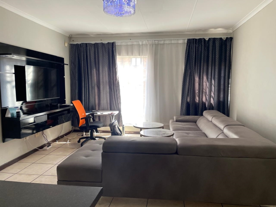 3 Bedroom Property for Sale in Die Hoewes Gauteng