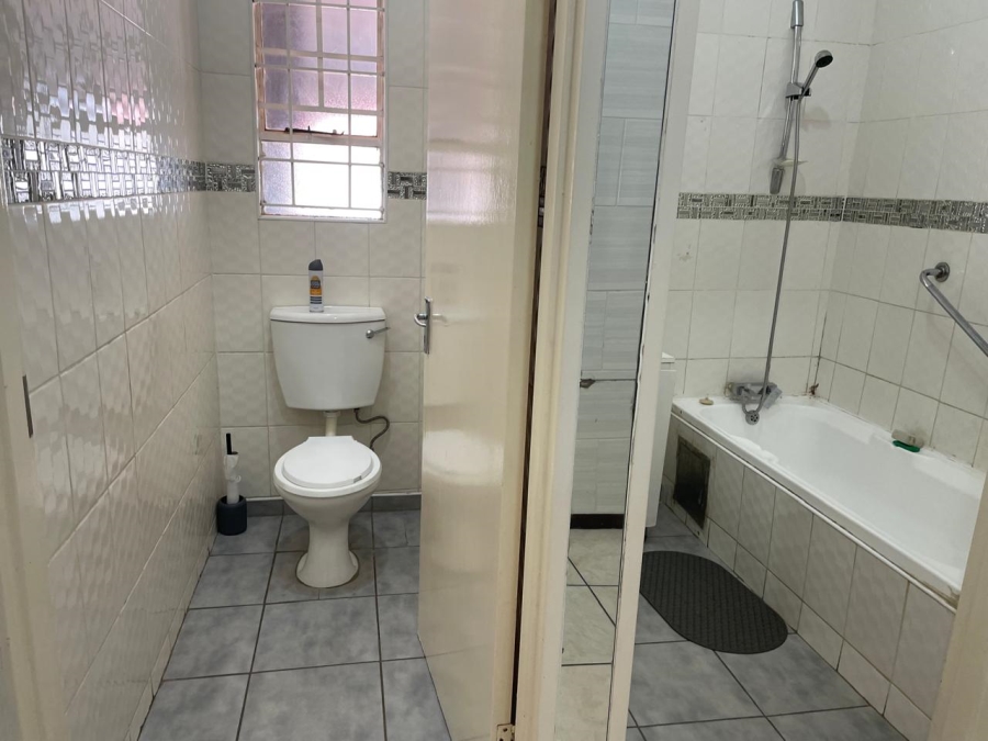 3 Bedroom Property for Sale in Die Hoewes Gauteng
