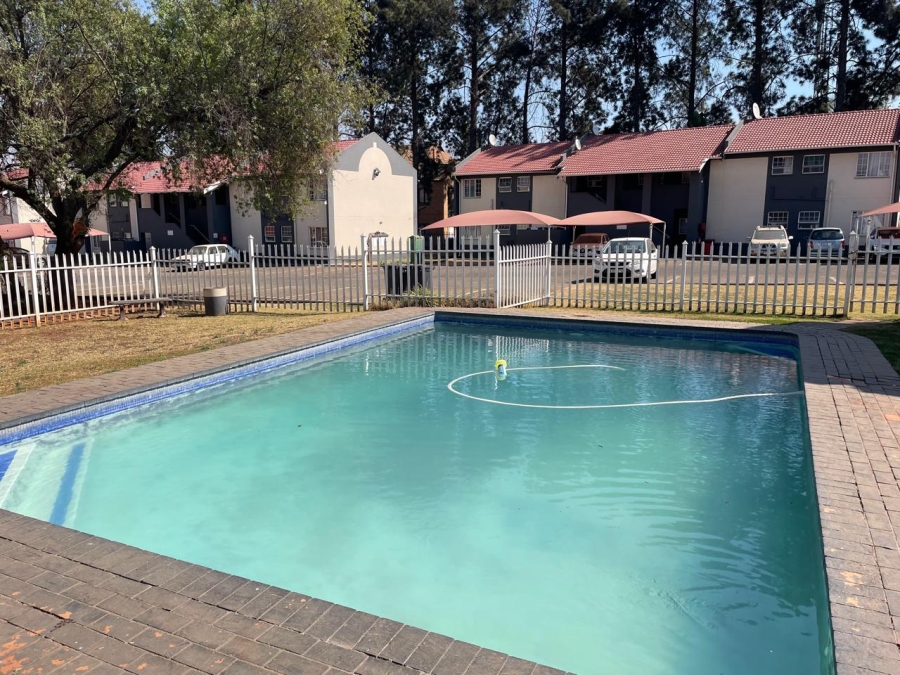 3 Bedroom Property for Sale in Die Hoewes Gauteng