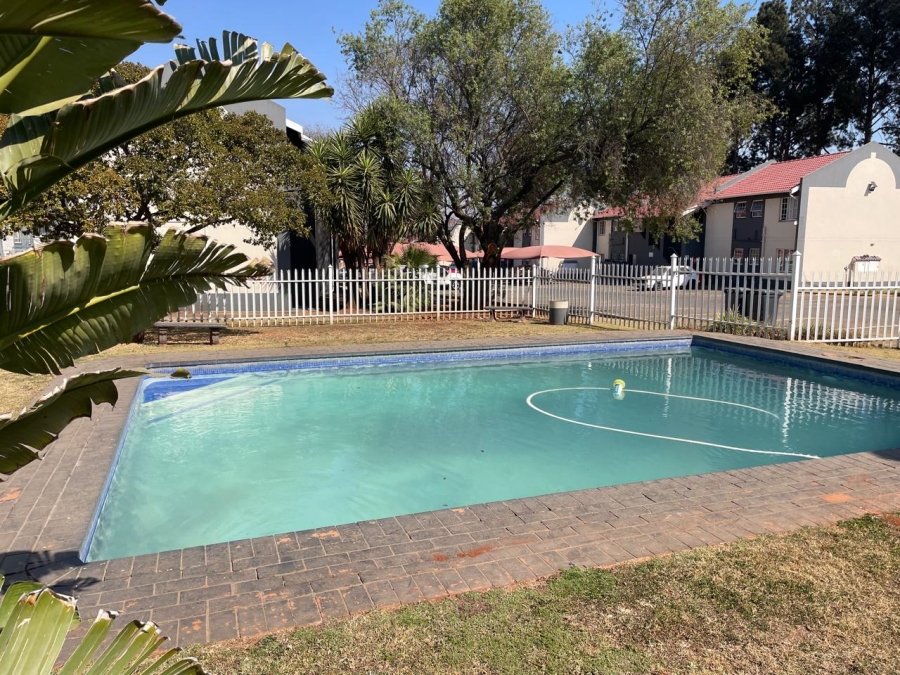 3 Bedroom Property for Sale in Die Hoewes Gauteng