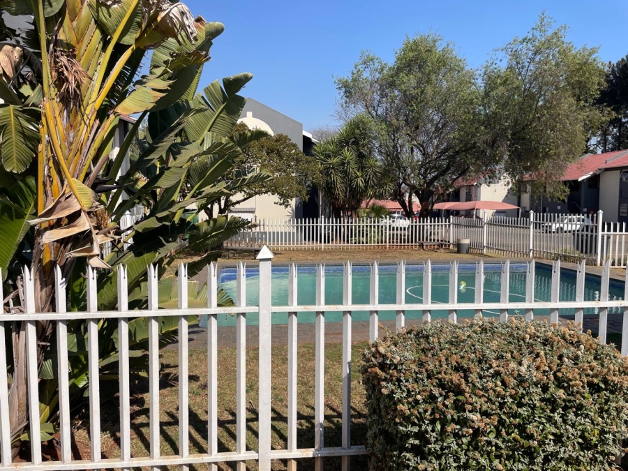 3 Bedroom Property for Sale in Die Hoewes Gauteng