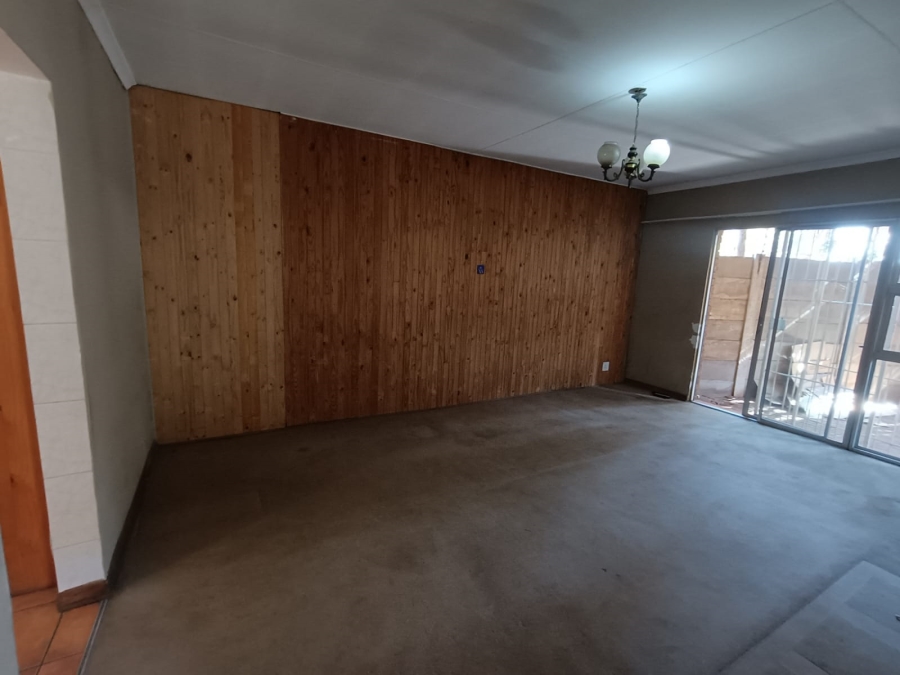 To Let 1 Bedroom Property for Rent in Flora Gardens Gauteng