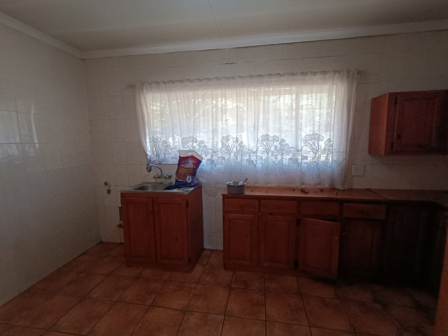 To Let 1 Bedroom Property for Rent in Flora Gardens Gauteng