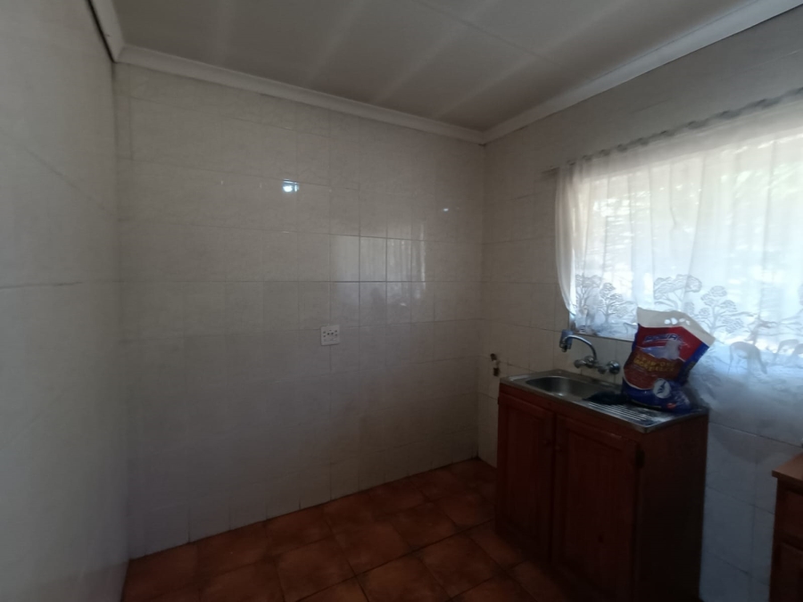 To Let 1 Bedroom Property for Rent in Flora Gardens Gauteng