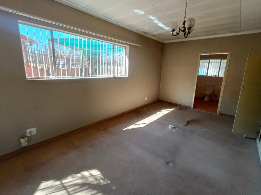 To Let 1 Bedroom Property for Rent in Flora Gardens Gauteng