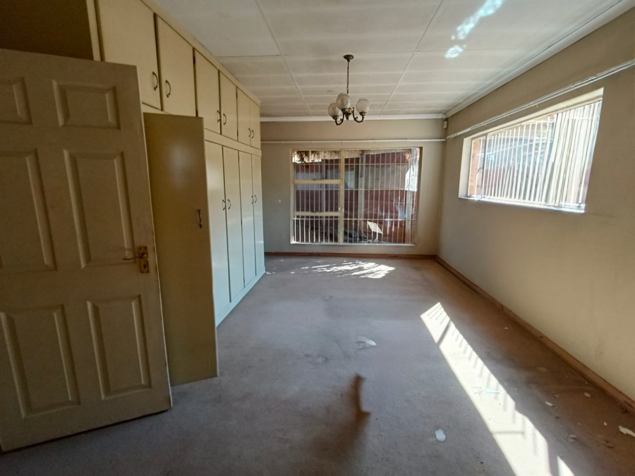 To Let 1 Bedroom Property for Rent in Flora Gardens Gauteng