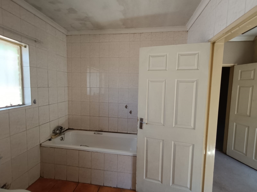 To Let 1 Bedroom Property for Rent in Flora Gardens Gauteng