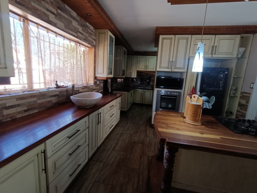 To Let 3 Bedroom Property for Rent in Flora Gardens Gauteng