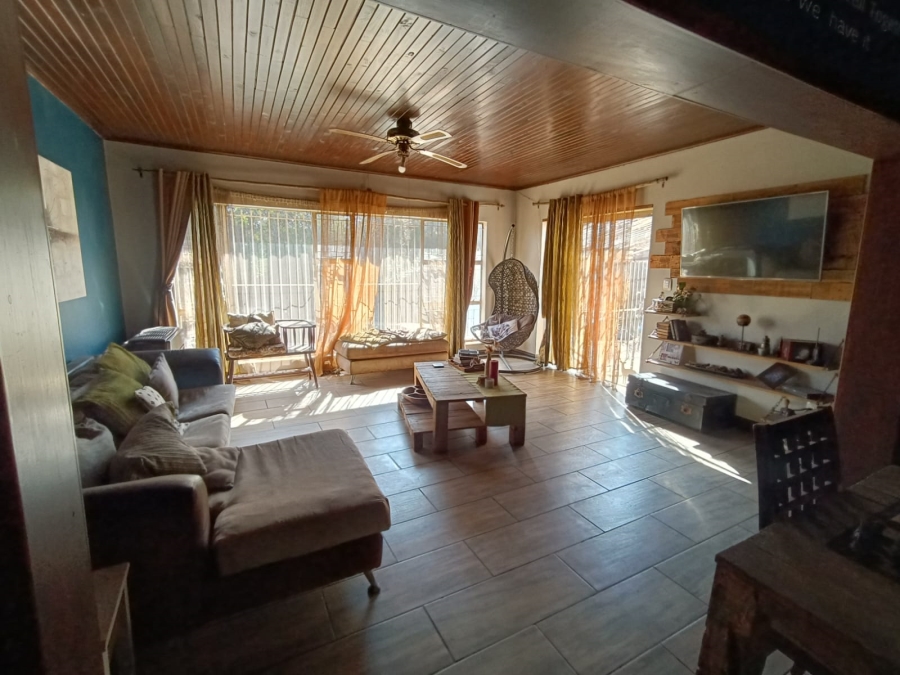 To Let 3 Bedroom Property for Rent in Flora Gardens Gauteng