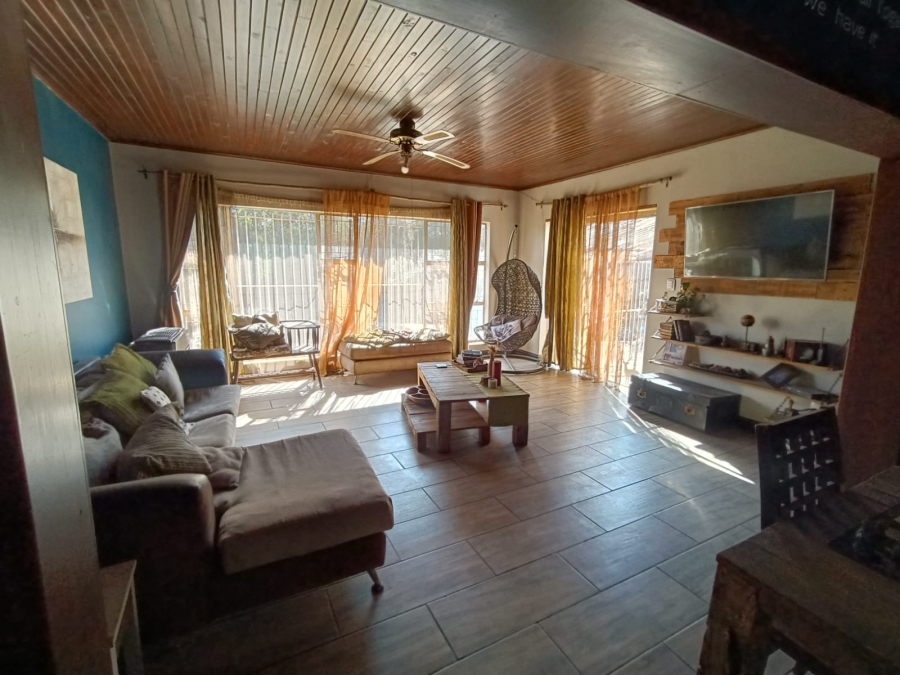 To Let 3 Bedroom Property for Rent in Flora Gardens Gauteng