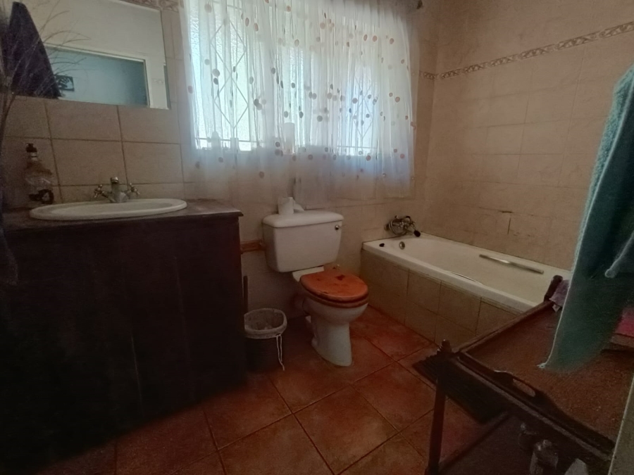 To Let 3 Bedroom Property for Rent in Flora Gardens Gauteng