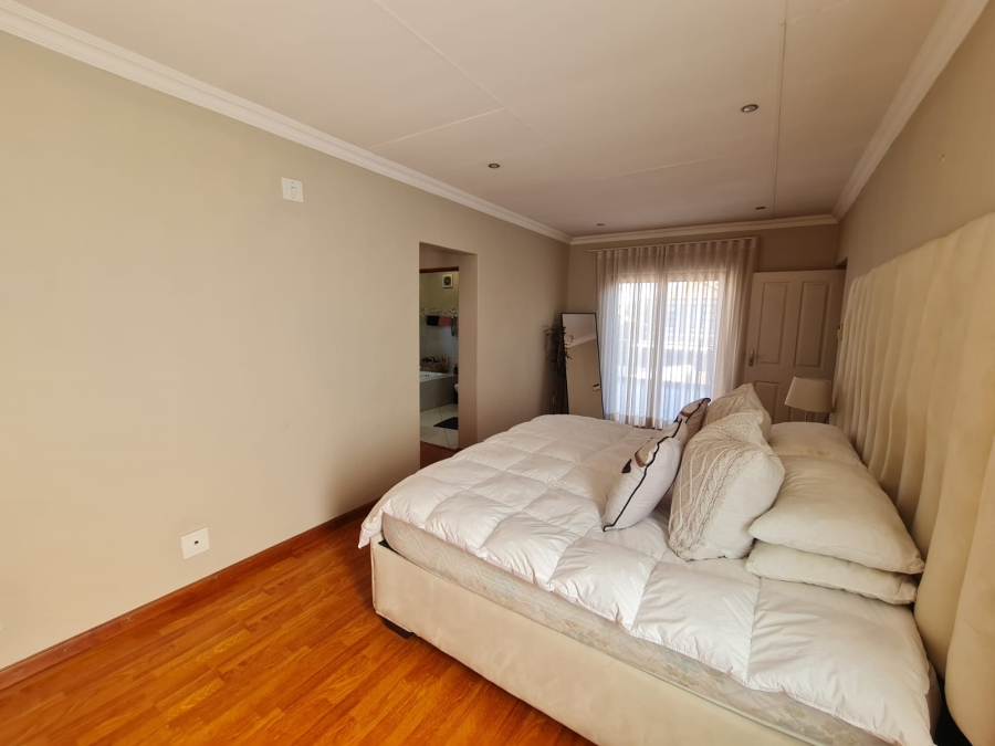 3 Bedroom Property for Sale in Vanderbijlpark SE 8 Gauteng