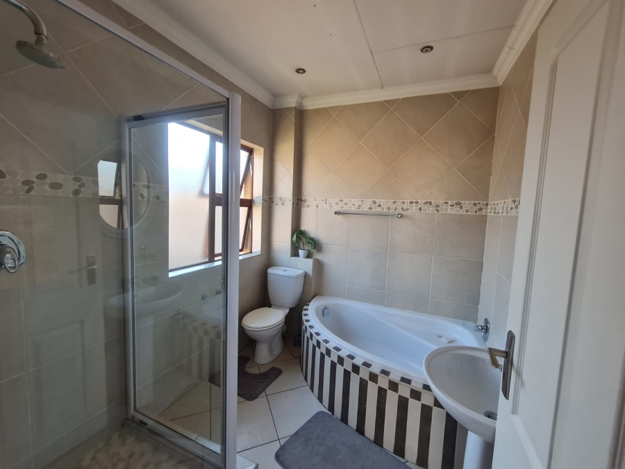 3 Bedroom Property for Sale in Vanderbijlpark SE 8 Gauteng