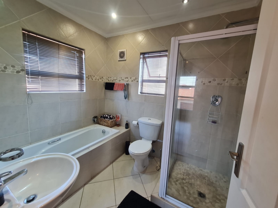 3 Bedroom Property for Sale in Vanderbijlpark SE 8 Gauteng