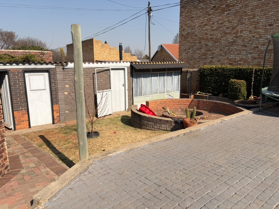 3 Bedroom Property for Sale in Rothdene Gauteng