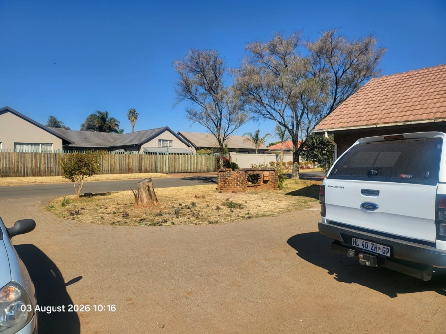 3 Bedroom Property for Sale in Petersfield Gauteng