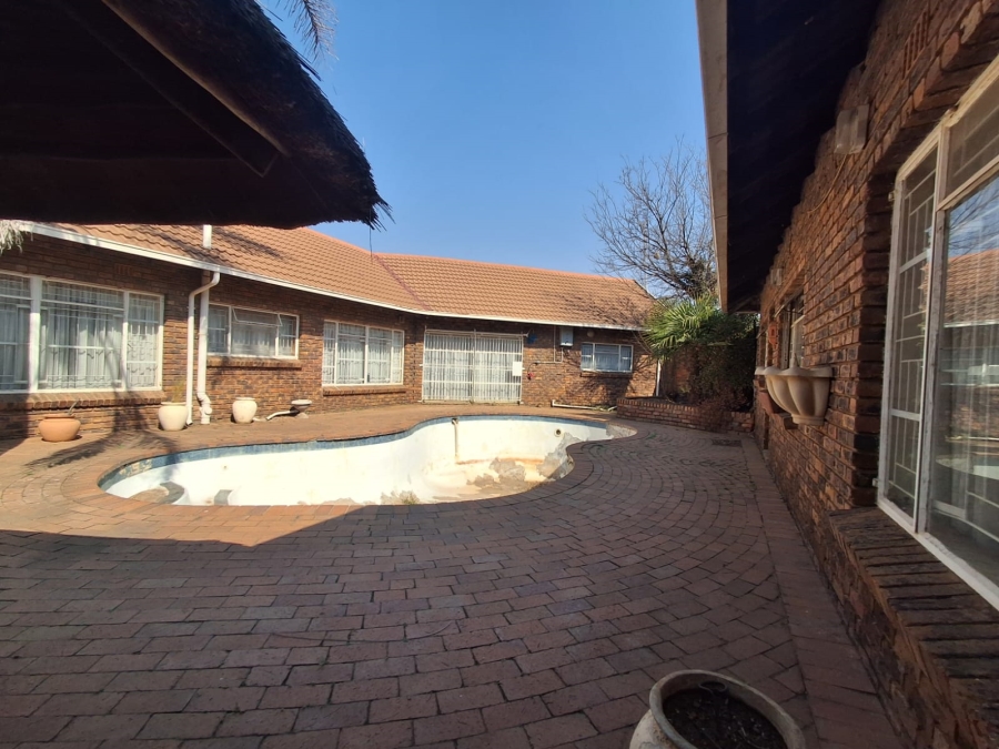 5 Bedroom Property for Sale in De Deur Gauteng