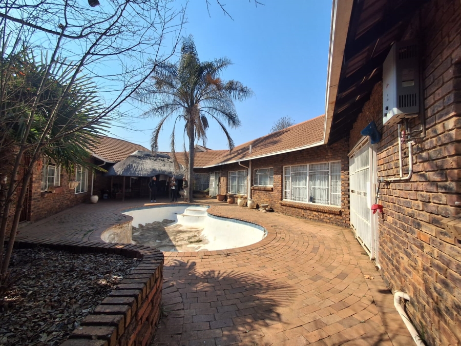 5 Bedroom Property for Sale in De Deur Gauteng