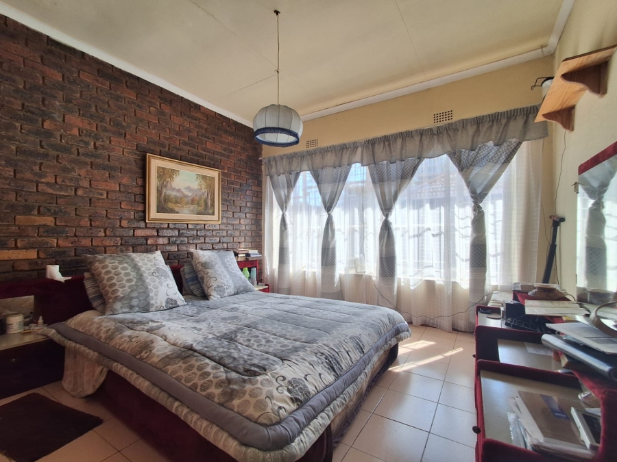 5 Bedroom Property for Sale in De Deur Gauteng