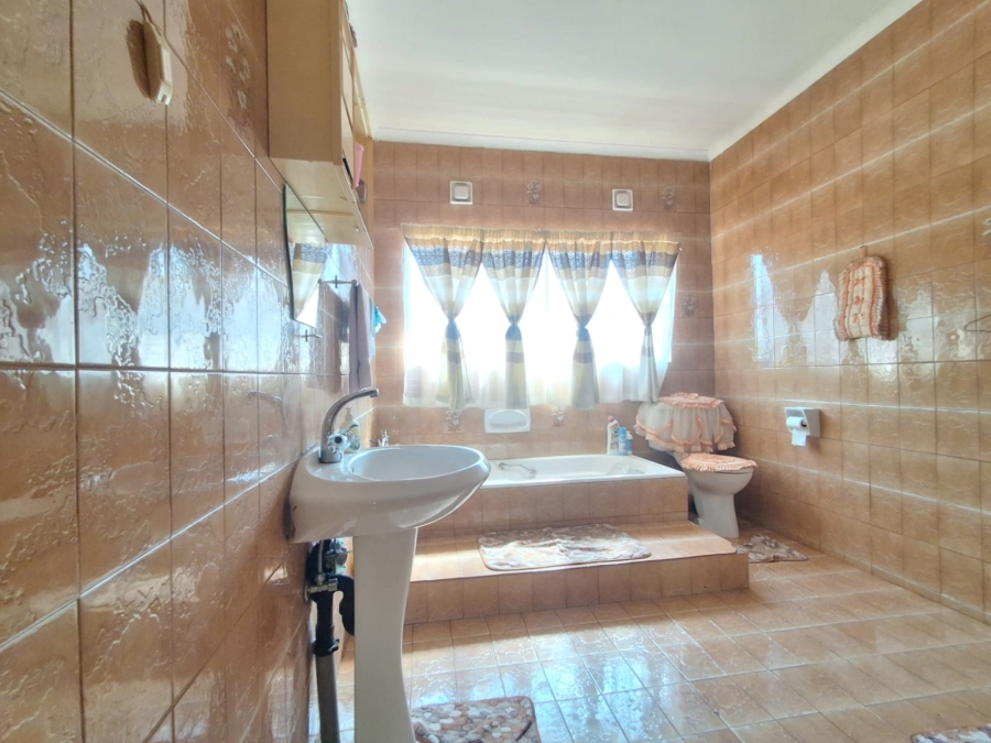 5 Bedroom Property for Sale in De Deur Gauteng