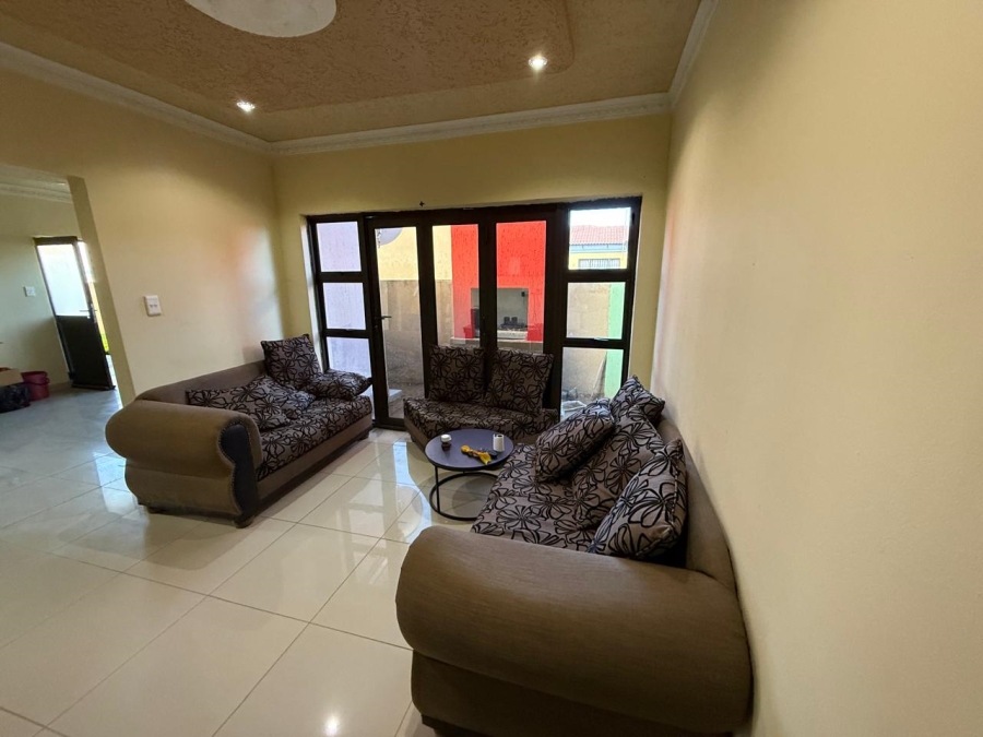 To Let 3 Bedroom Property for Rent in Golden Gardens Gauteng