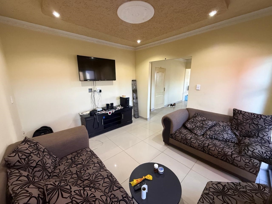 To Let 3 Bedroom Property for Rent in Golden Gardens Gauteng
