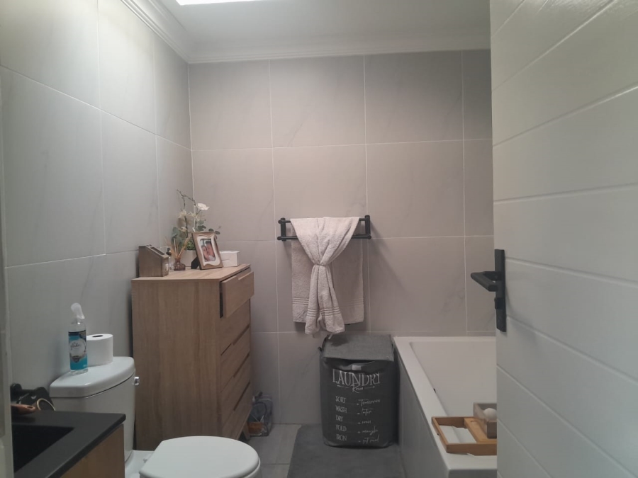 3 Bedroom Property for Sale in Blue Gill Estate Gauteng