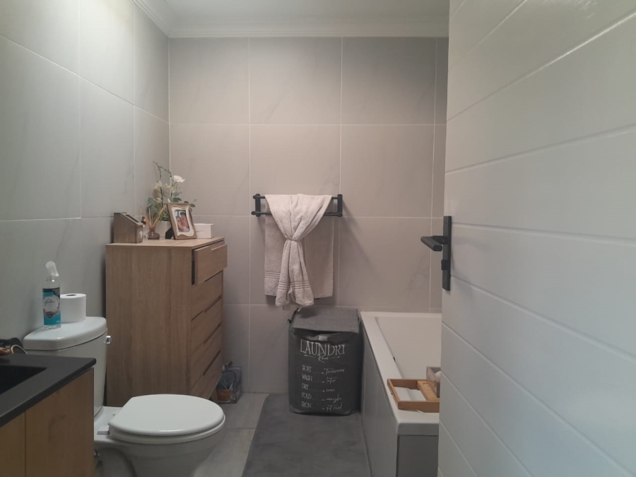 3 Bedroom Property for Sale in Blue Gill Estate Gauteng
