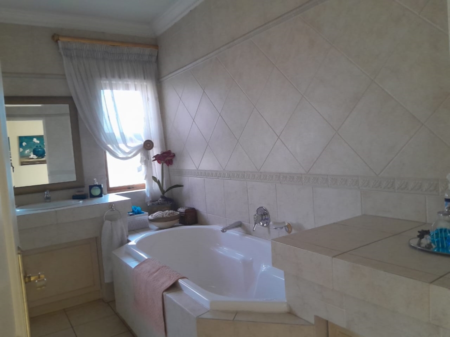 3 Bedroom Property for Sale in Glen Marais Gauteng