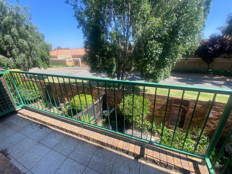 3 Bedroom Property for Sale in Farrarmere Gauteng