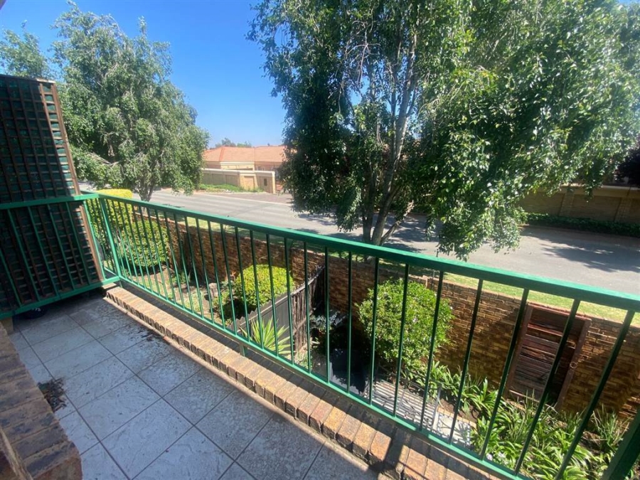 3 Bedroom Property for Sale in Farrarmere Gauteng