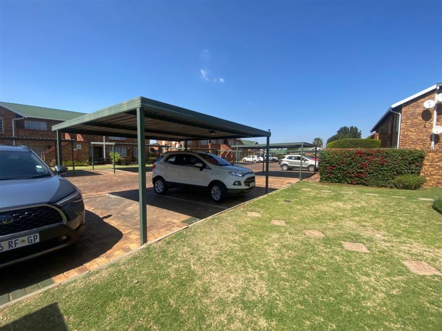 3 Bedroom Property for Sale in Farrarmere Gauteng