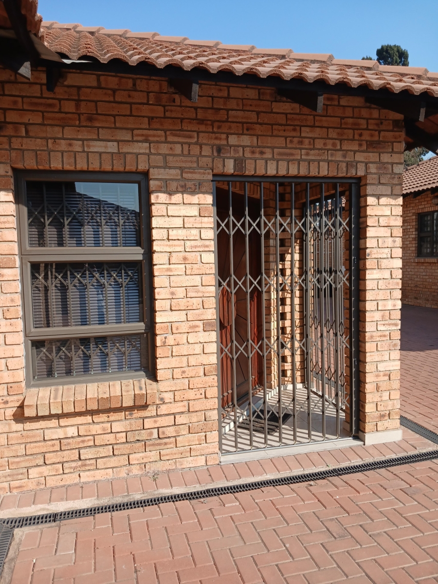 3 Bedroom Property for Sale in New Redruth Gauteng