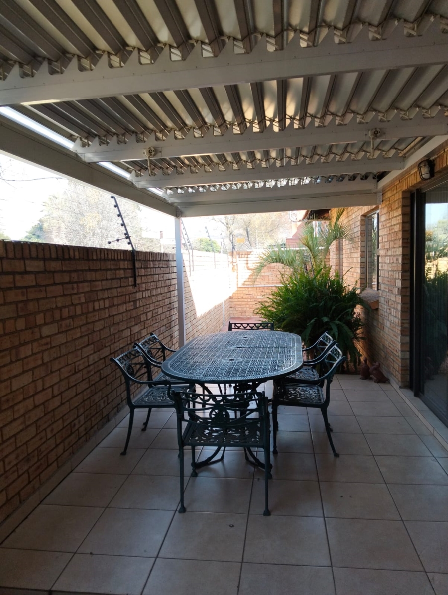 3 Bedroom Property for Sale in New Redruth Gauteng