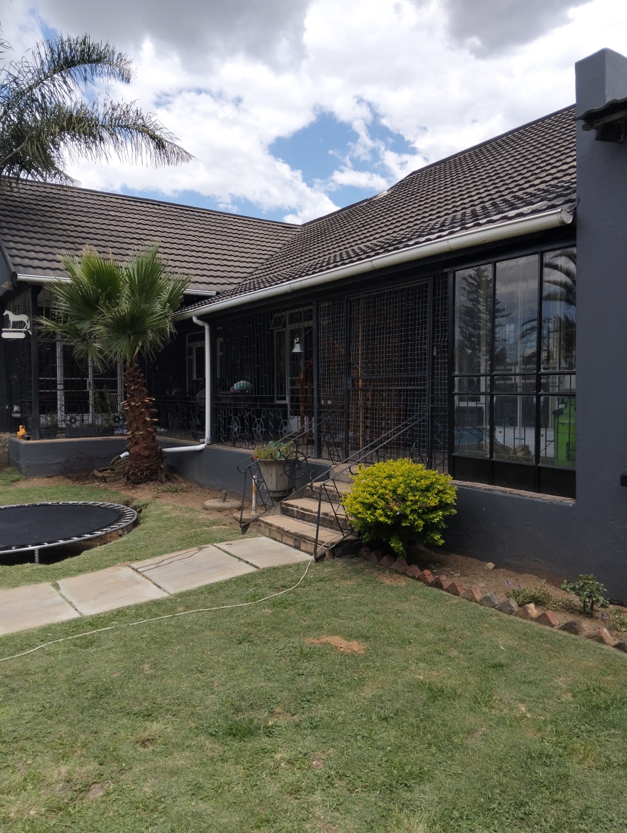 7 Bedroom Property for Sale in Parkhill Gardens Gauteng