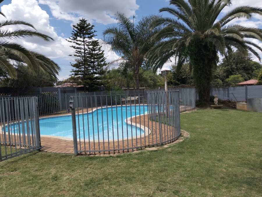 7 Bedroom Property for Sale in Parkhill Gardens Gauteng