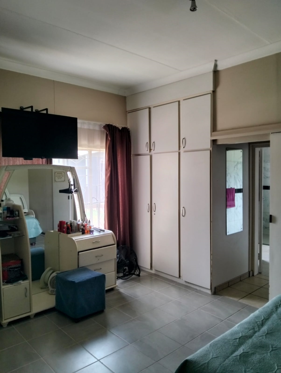 7 Bedroom Property for Sale in Parkhill Gardens Gauteng
