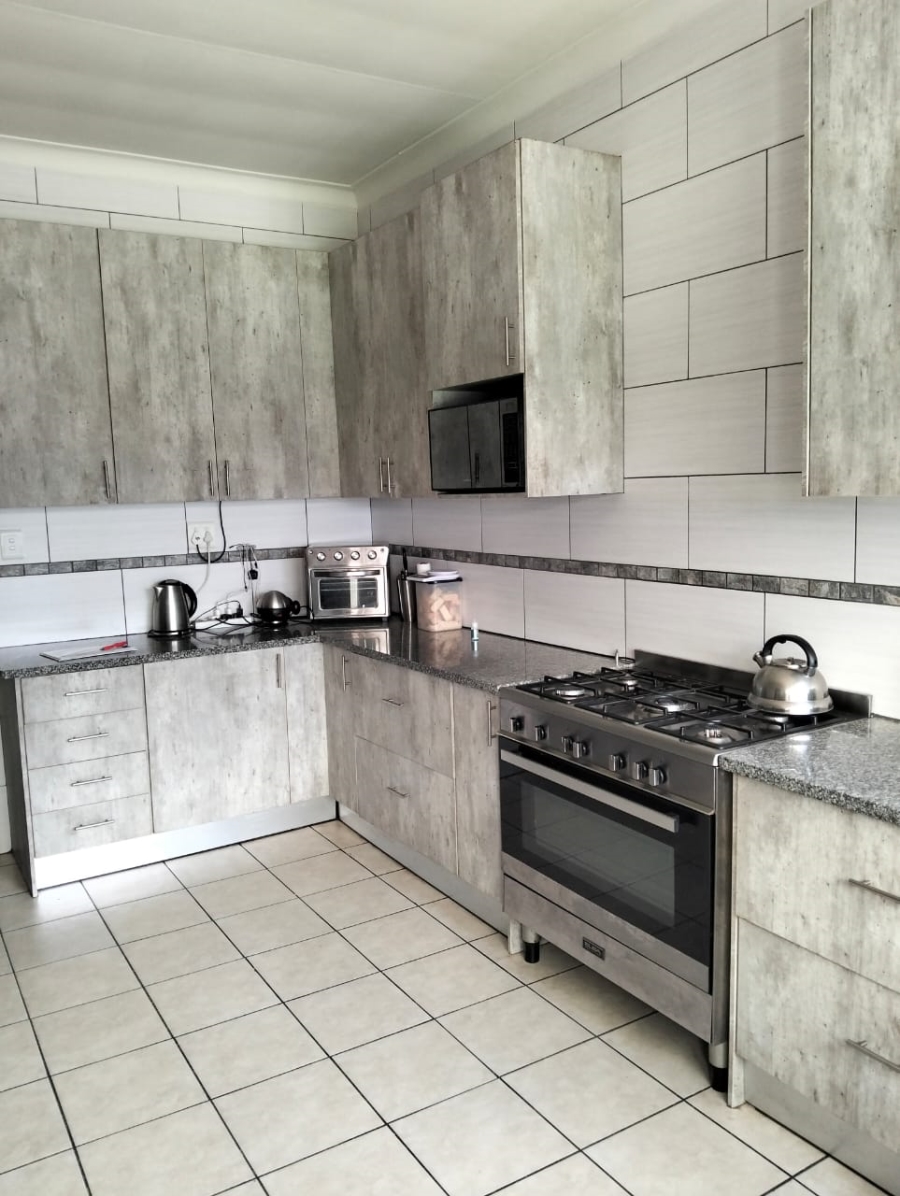 7 Bedroom Property for Sale in Parkhill Gardens Gauteng